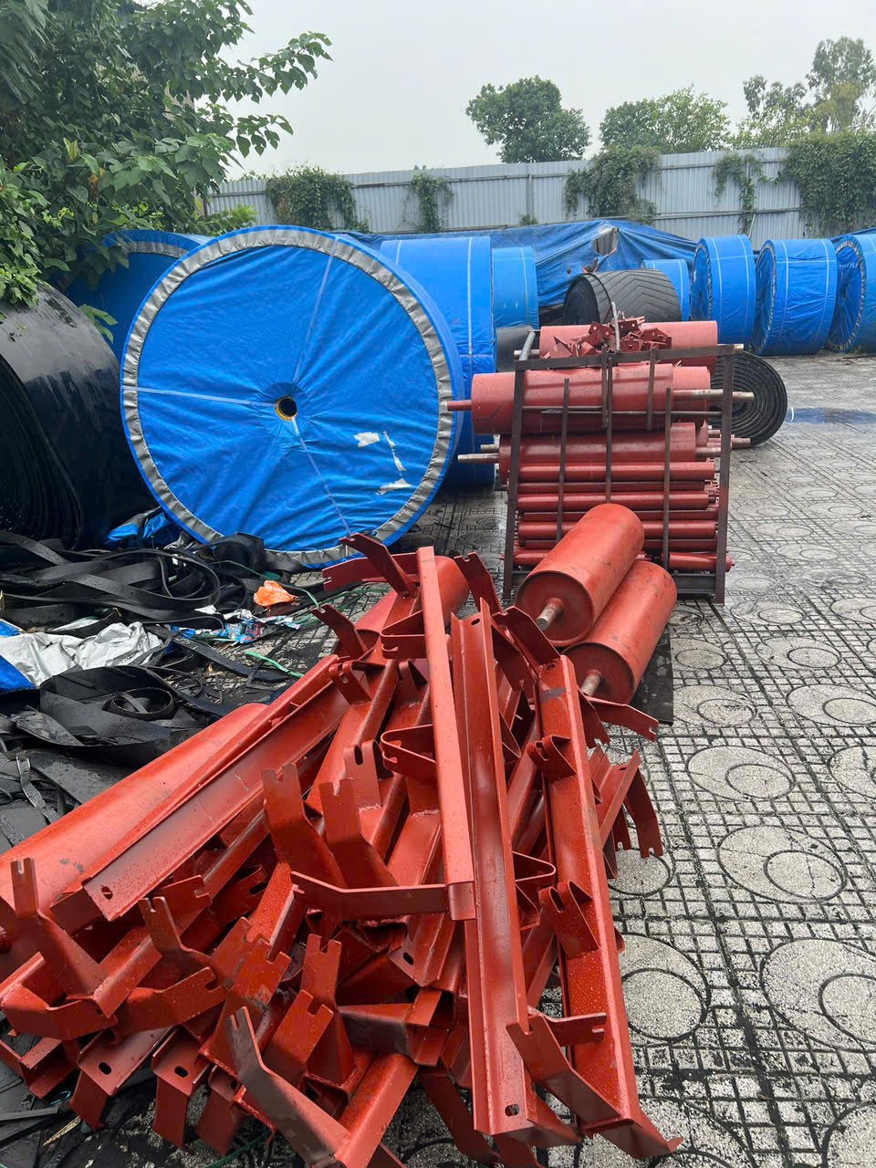 Hình ảnh thi công băng tải thực tế - Băng Tải Tín Phát - Công Ty Cổ Phần Thiết Bị Vật Tư Tín Phát